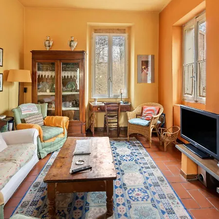 Colourful Holiday In Castelletto Ticino With Jacuzzi Casa vacanze *