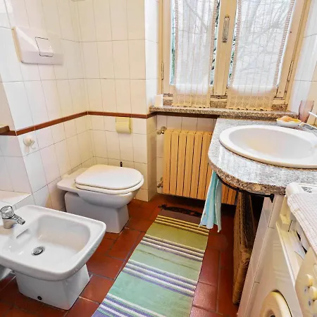 Casa vacanze Colourful Holiday In Castelletto Ticino With Jacuzzi *